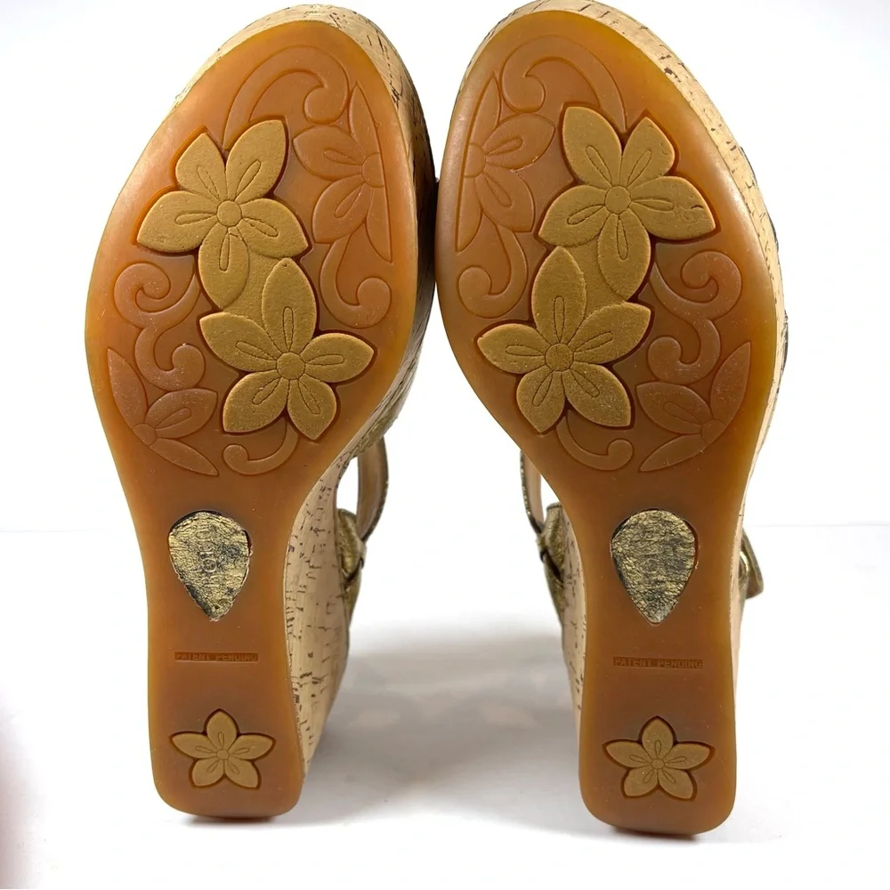 Born Women’s Metallic Gold‎ Platform Sandals with Textured Straps Size 7